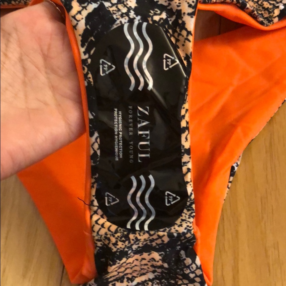Snakeskin bikini - Picture 6 of 6